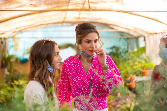 La reine Rania de Jordanie et sa fille la princesse Iman en visite au Bed & Breakfast Beit al Baraka et Beit Al Ward à Umm Qais en Jordanie. Le 6 juillet 2020