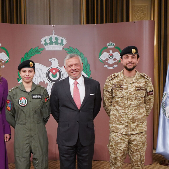 La Princesse Salma de Jordanie, le roi Abdallah II de Jordanie, la reine Rania de Jordanie et le prince Al Hussein bin Abdullah II - La Princesse Salma de Jordanie décroche son diplôme de pilote d'avion.