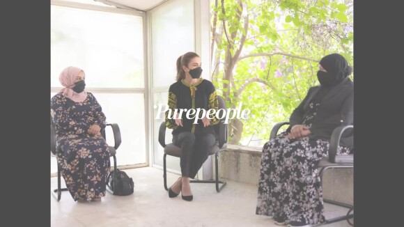 Rania de Jordanie : Elégante sur le terrain, loin du palais, elle fait de belles rencontres
