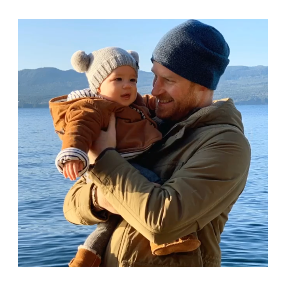 Le prince Harry et son fils Archie sur l'île de Vancouver au Canada, sur Instagram, le 31 décembre 2019.