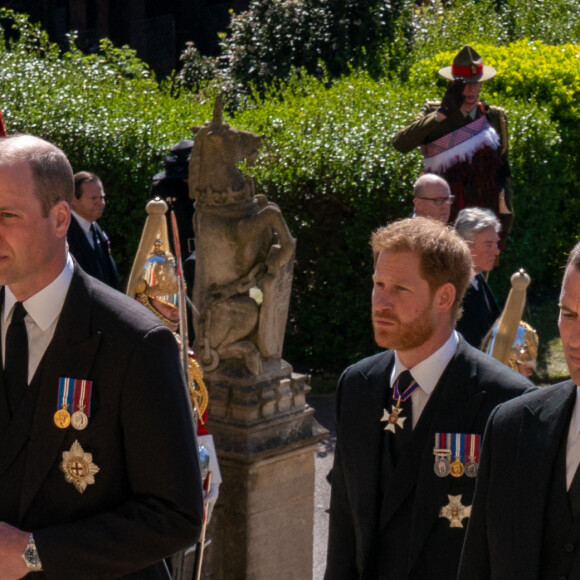 Le prince William, duc de Cambridge, Peter Phillips, Le prince Harry, duc de Sussex, - Arrivées aux funérailles du prince Philip, duc d'Edimbourg à la chapelle Saint-Georges du château de Windsor, le 17 avril 2021.