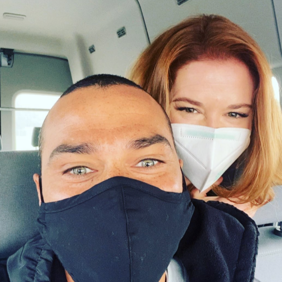 Jesse Williams et Sarah Drew, qui fait son retour dans Grey's Anatomy.