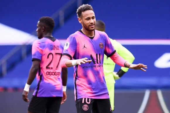 Neymar - Le PSG s'impose 2-1 face au RC Lens en ligue 1 Uber Eats au parc des princes à Paris. © Lecoeur / FEP/ Panoramic / Bestimage