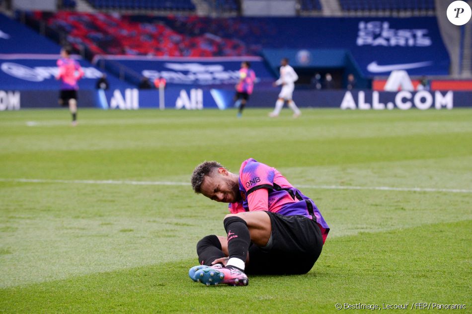 Neymar - Le PSG s'impose 2-1 face au RC Lens en ligue 1 Uber Eats au parc des princes à Paris le 1 er mai 2021 © Lecoeur / FEP/ Panoramic / Bestimage