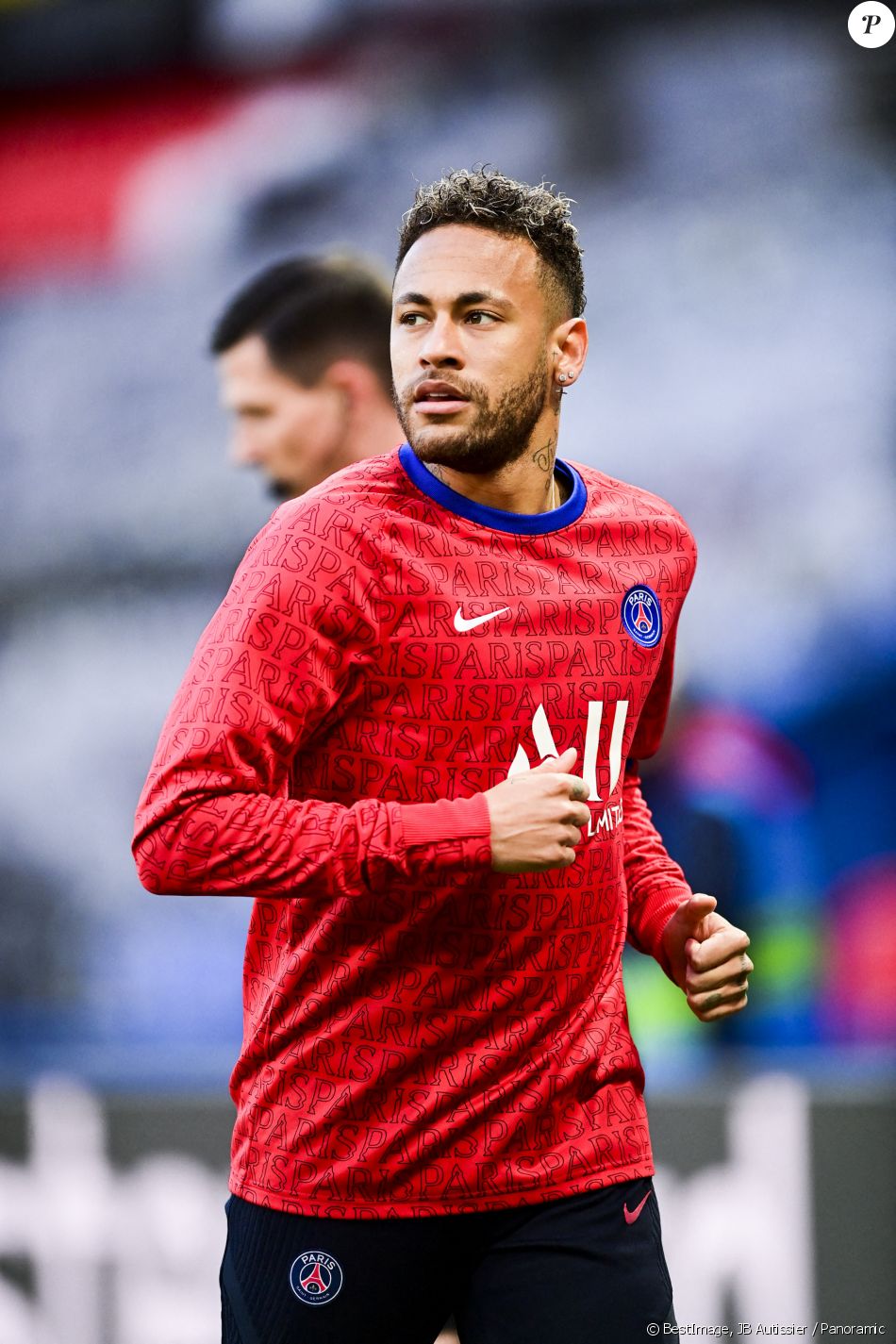 Echauffement des joueurs du PSG Neymar Jr (PSG) - Manchester City bat le PSG (2 - 1) en demi-finale de la Ligue des Champions, à Paris. © JB Autissier / Panoramic / Bestimage