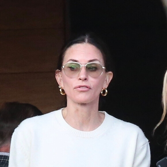 Exclusif - Courteney Cox prend des photos de sa fille Coco Arquette le jour de son anniversaire avant d'aller diner au restaurant Nobu à Malibu, Los Angeles, le 13 juin 2019 