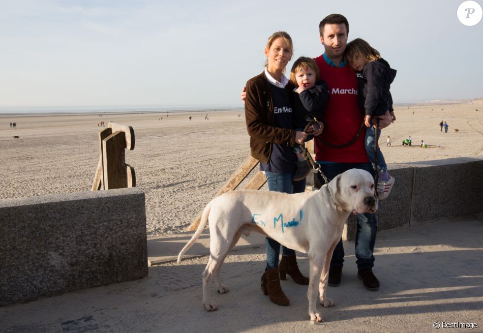 Exclusif - Tiphaine Auzière (la belle-fille du candidat à l'élection présidentielle E.Macron) a organisé le rassemblement "En marche !" à Berck. Elle a défilé avec son mari Antoine, leurs enfants Elise et Aurèle et leur chien Figaro. Le 11 mars 2017 © Alain Rolland / Imagebuzz / Bestimage