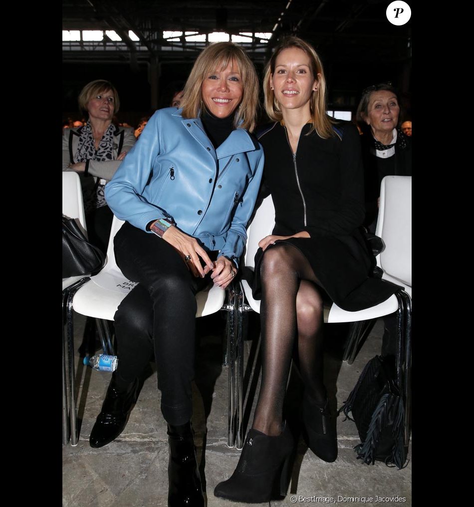 Exclusif : Brigitte Macron et sa fille Tiphaine Auzière - Premier meeting de campagne à l'élection présidentielle de Emmanuel Macron et de son mouvement "En Marche !" au Parc des Expositions de la porte de Versailles à Paris. Le 10 décembre 2016 @ Dominique Jacovides/Bestimage