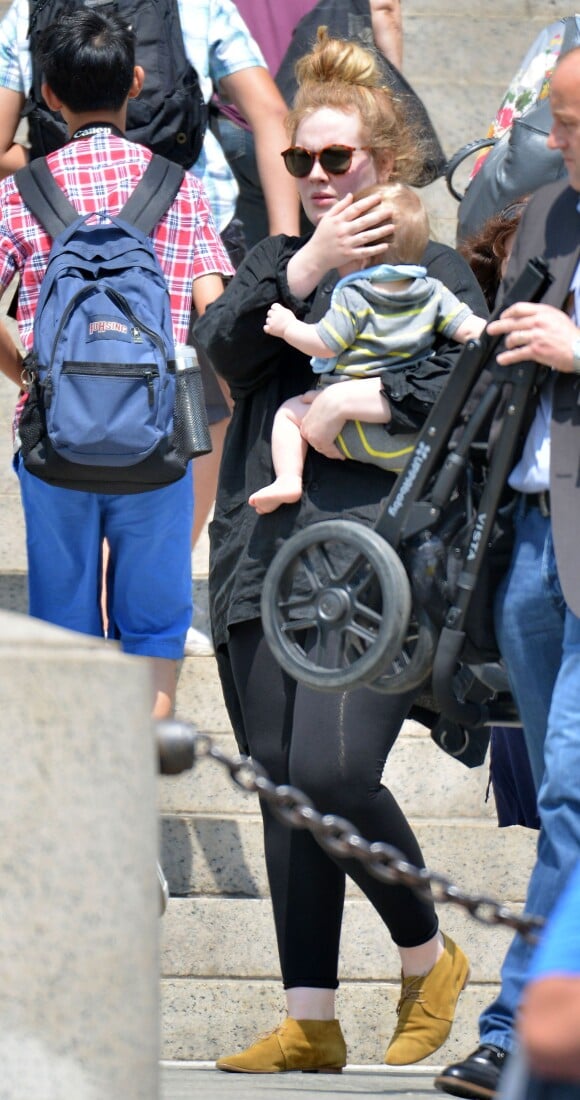 Adele et son fils Angelo au Natural History Museum de New York, le 27 juin 2013.