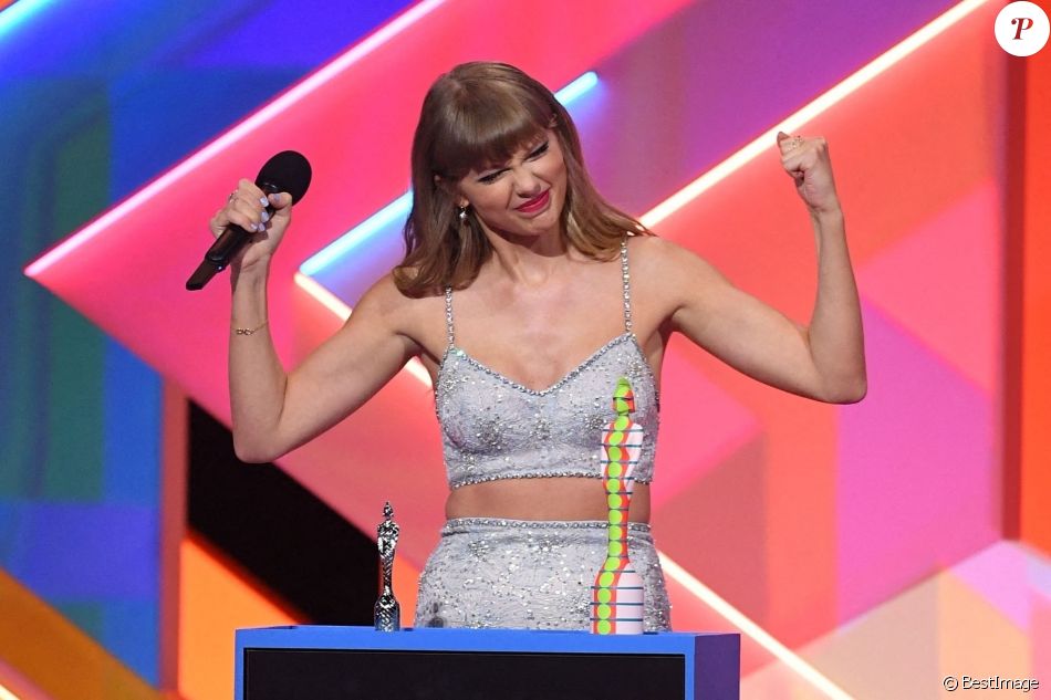 Taylor Swift a reçu le prix de Global Icon lors des Brit Awards 2021 à l'O2 Arena. Londres, le