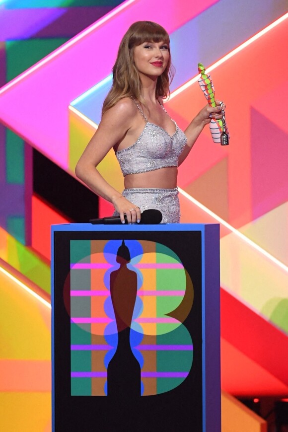 Taylor Swift a reçu le prix de "Global Icon" lors des Brit Awards 2021 à l'O2 Arena. Londres, le 11 mai 2021.