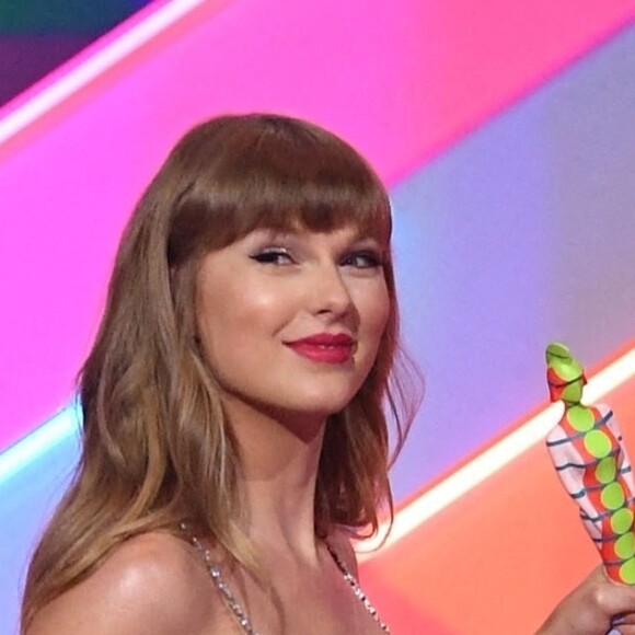 Taylor Swift a reçu le prix de "Global Icon" lors des Brit Awards 2021 à l'O2 Arena. Londres, le 11 mai 2021.