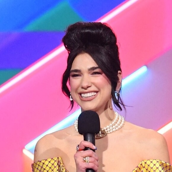 Dua Lipa a reçu deux prix (Album de l'année et Artiste solo féminine de l'année) lors des Brit Awards 2021 à l'O2 Arena. Londres le 11 mai 2021.