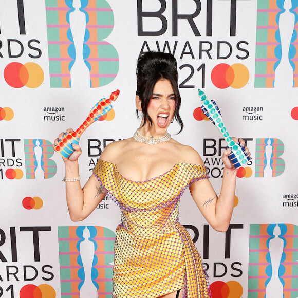 Dua Lipa lors des Brit Awards 2021 à l'O2 Arena. Londres le 11 mai 2021.
