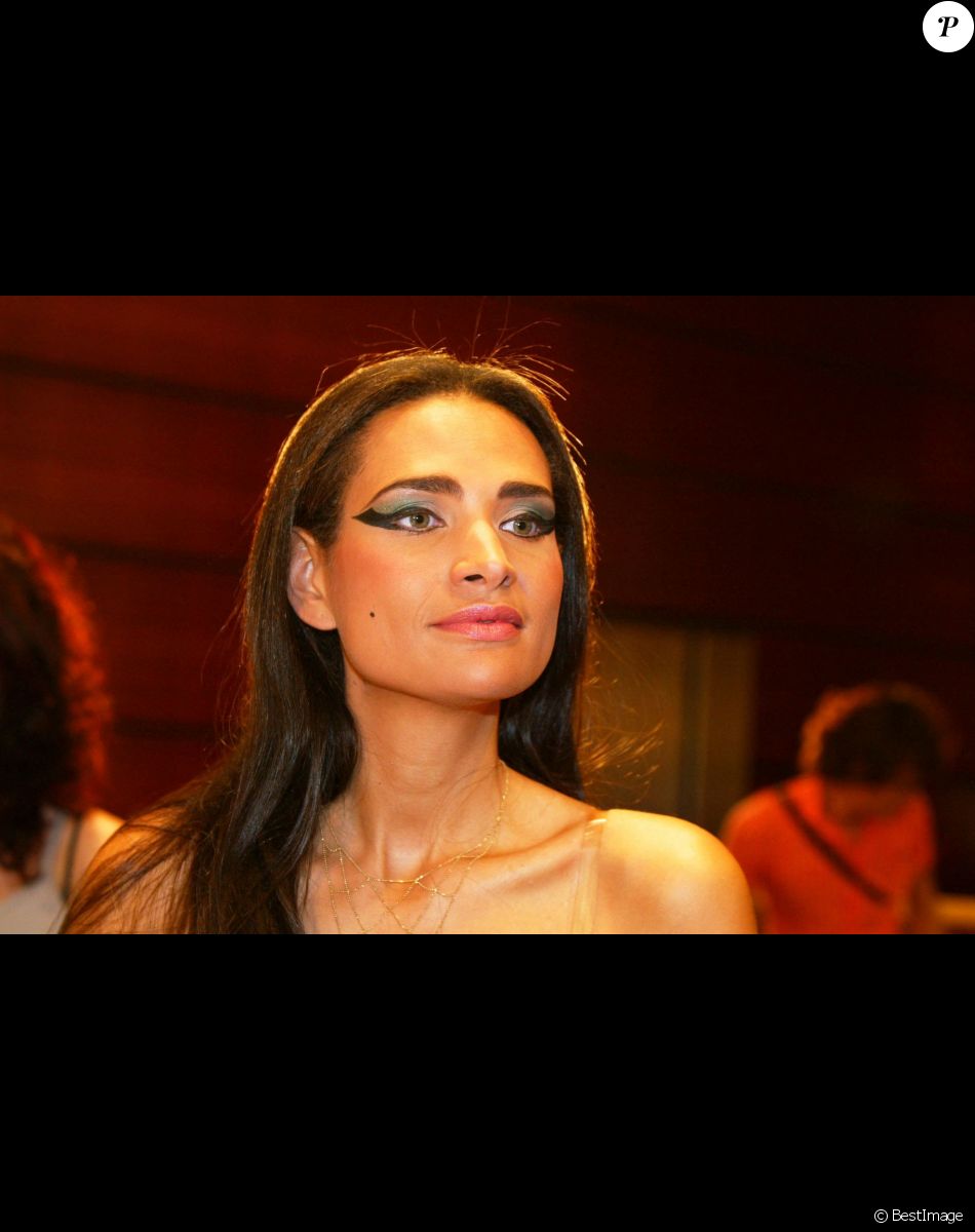 Frédérique Bedos - Défilé de mode Fatima Lopez prêt-à-porter printemps-été 2003. Paris.