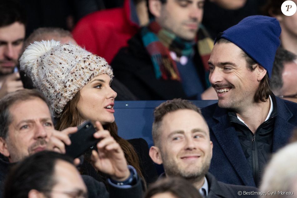 Camille Lacourt et sa compagne Alice Detollenaere (Miss Bourgogne 2010) dans les tribunes lors du match de championnat de Ligue 1 Conforama opposant le Paris Saint-Germain (PSG) aux Girondins de Bordeaux au Parc des Princes à Paris, France, le 23 février 2020. Le PSG a gagné 4-3. © Cyril Moreau/Bestimage