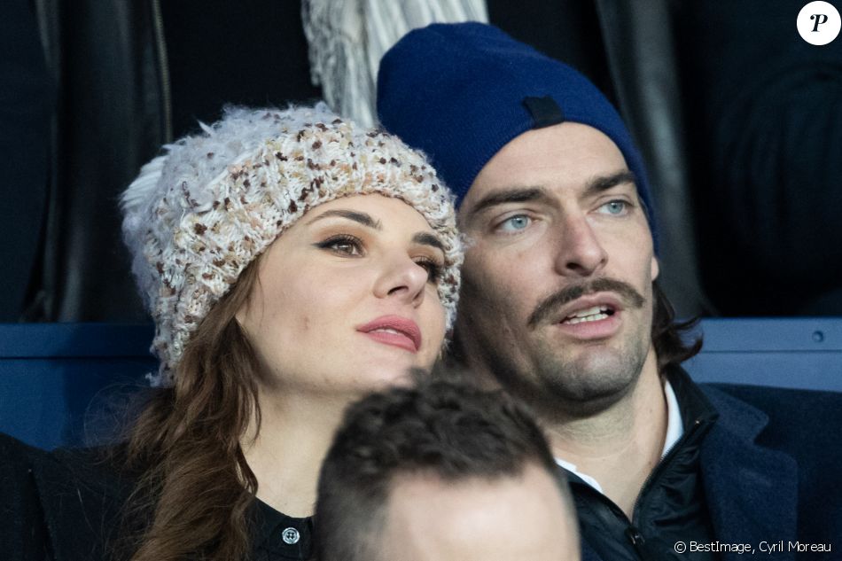 Camille Lacourt et sa compagne Alice Detollenaere (Miss Bourgogne 2010) dans les tribunes lors du match de championnat de Ligue 1 Conforama opposant le Paris Saint-Germain (PSG) aux Girondins de Bordeaux au Parc des Princes à Paris, France, le 23 février 2020. Le PSG a gagné 4-3. © Cyril Moreau/Bestimage