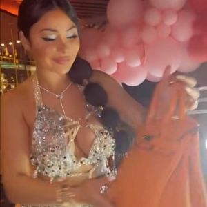 Maeva Ghennam fête ses 24 ans à Dubaï.