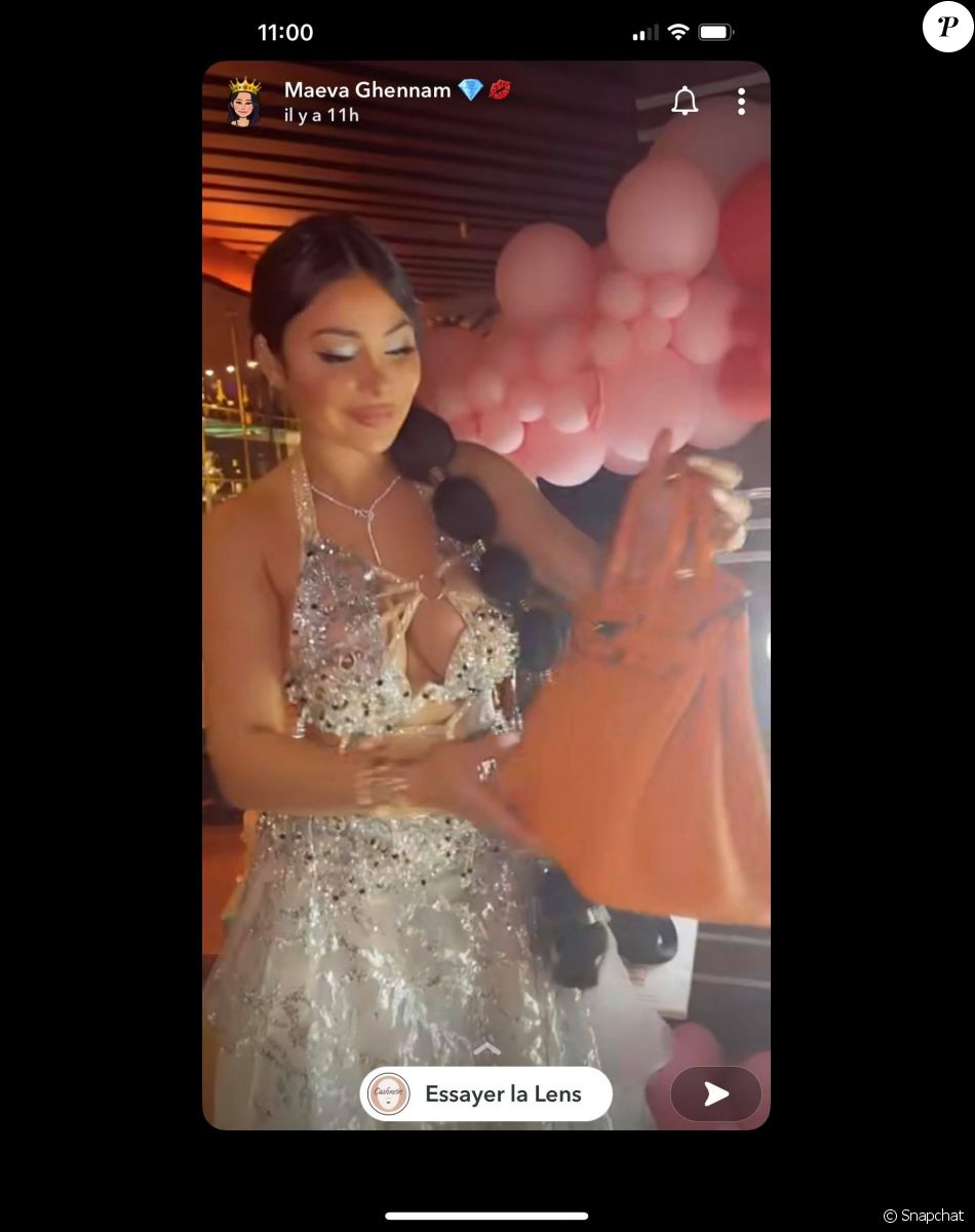 Maeva Ghennam fête ses 24 ans à Dubaï.