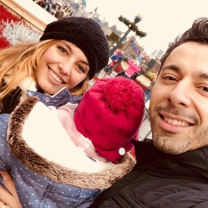 Laetitia Milot, son mari Badri et leur fille Lyana à Disneyland Paris, le 17 décembre 2018.