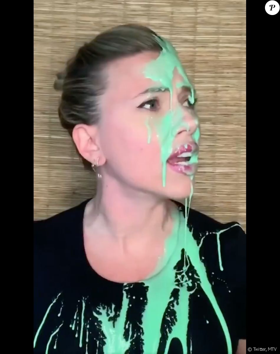 Static1 Purepeople Com Articles 7 43 62 67 Scarlett Johansson Se Fait Recouvrir D U Vertical Diaporama 1 Jpg