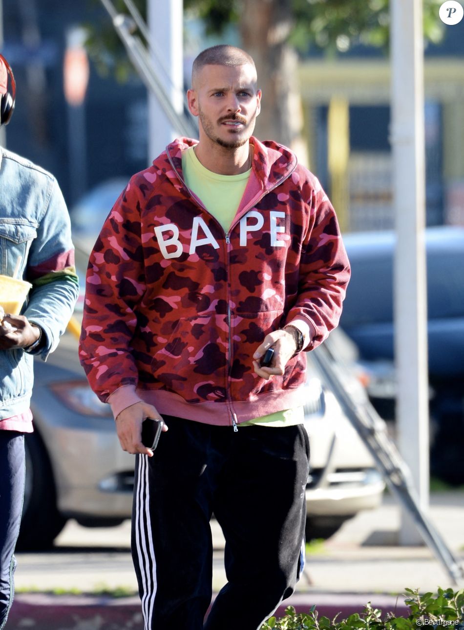 Matt Pokora (M. Pokora) se promène dans les rues de Los Angeles le 3 février 2020.