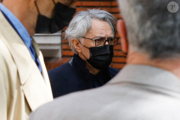 Richard Berry - Sortie des obsèques de Jean-Yves Bouvier en l'église Notre-Dame d'Auteuil, chapelle Sainte Bernadette à Paris. Le 19 mai 2021.