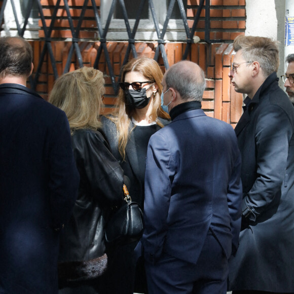 Catherine Deneuve, Chiara Mastroianni, Pierre Lescure, Benjamin Biolay - Sortie des obsèques de Jean-Yves Bouvier en l'église Notre-Dame d'Auteuil, chapelle Sainte Bernadette, à Paris. Le 19 mai 2021.