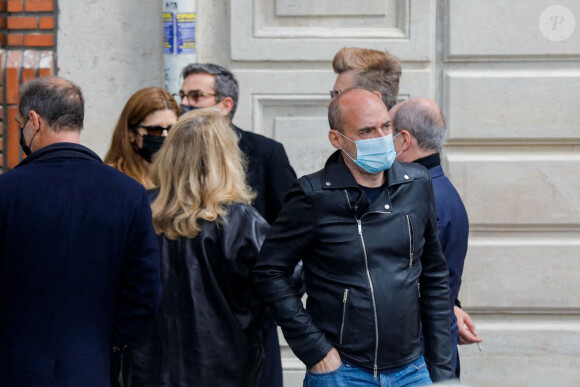 Chiara Mastroianni, Catherine Deneuve et Gilles Muzas - Sortie des obsèques de Jean-Yves Bouvier en l'église Notre-Dame d'Auteuil, chapelle Sainte Bernadette, à Paris. Le 19 mai 2021.