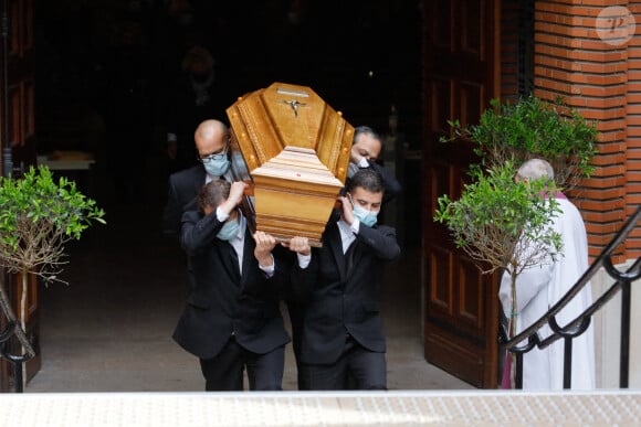 Sortie des obsèques de Jean-Yves Bouvier en l'église Notre-Dame d'Auteuil, chapelle Sainte Bernadette, à Paris. Le 19 mai 2021.