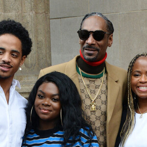 Snoop Dogg, sa femme Shante Broadus, son fils Cordell C. Broadus, son petit-fils Zion, sa fille Cori - Snoop Dogg reçoit son étoile sur le Walk Of Fame à Hollywood, le 19 novembre 2018.