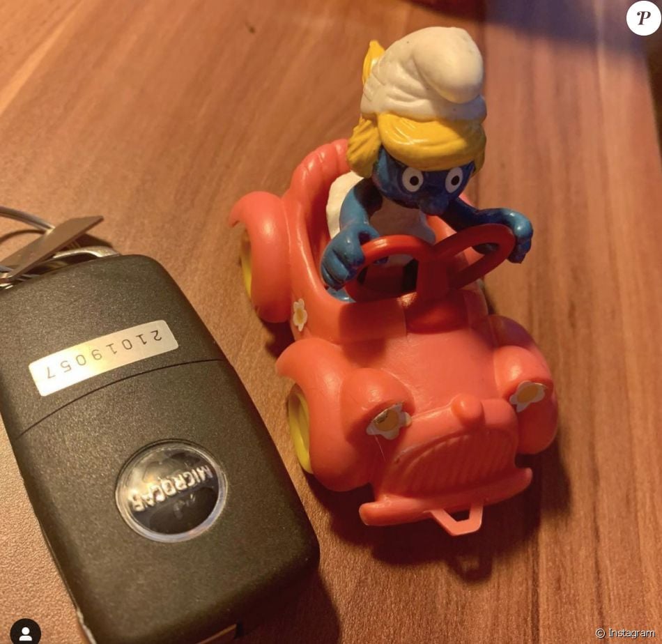 Loana victime d'un souci sur sa voiture sans permis pendant son road trip dans le sud de la France.