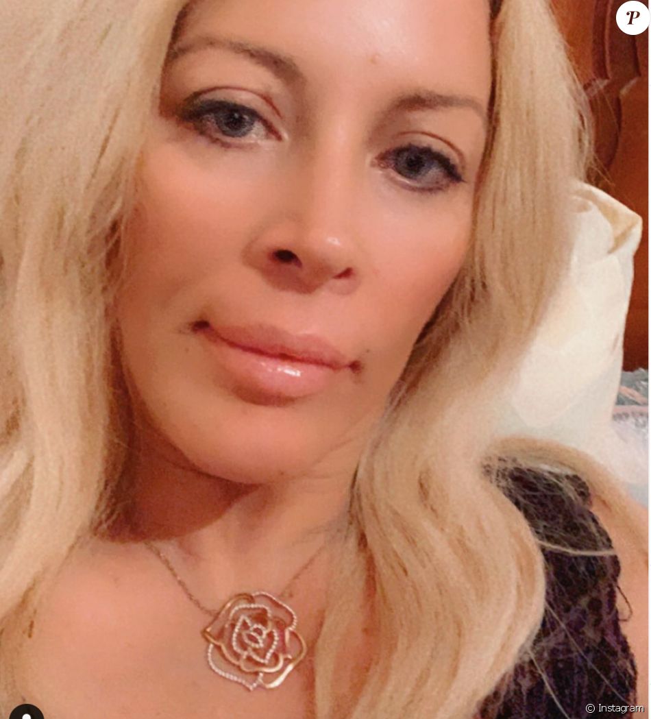 Loana victime d'un souci sur sa voiture sans permis pendant son road trip dans le sud de la France.