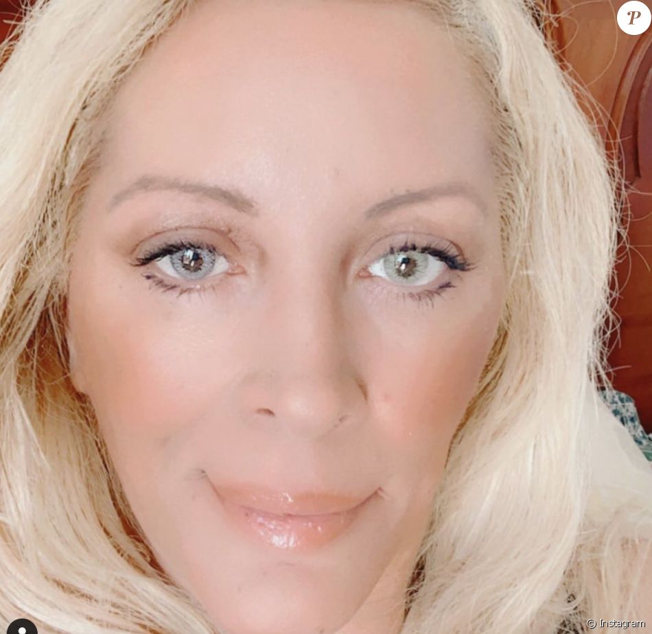 Loana victime d'un souci sur sa voiture sans permis pendant son road trip dans le sud de la France.