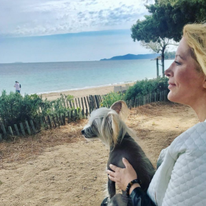 Loana victime d'un souci sur sa voiture sans permis pendant son road trip dans le sud de la France.