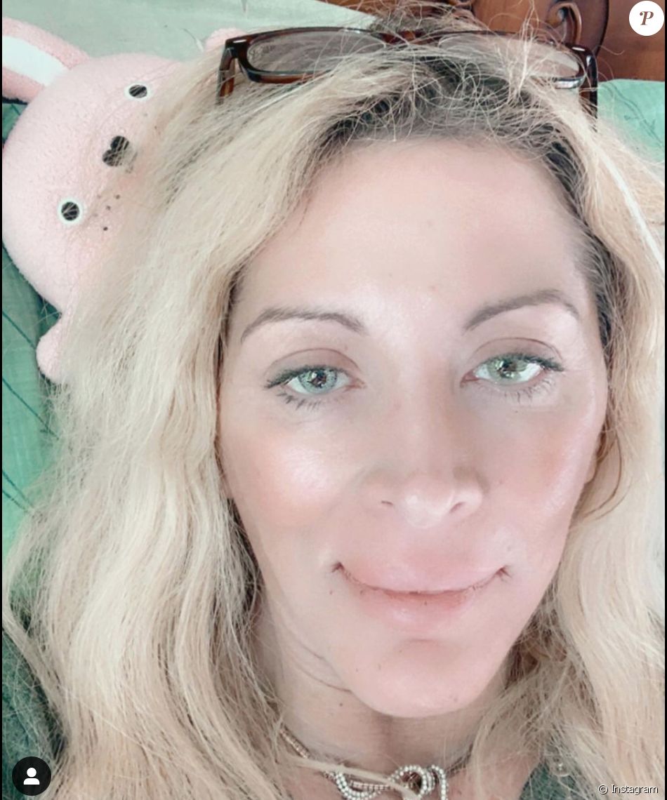 Loana victime d'un souci sur sa voiture sans permis pendant son road trip dans le sud de la France.