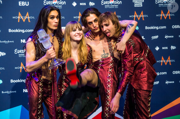 L'Italie a remporté le concours musical Eurovision 2021, devant la France et la Suisse, grâce à la performance puissante des rockeurs du groupe Måneskin à Rotterdam aux Pays-Bas le 22 mai 2021.