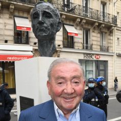 Levon Sayan - Inauguration du buste de Charles Aznavour au Carrefour de l'Odéon dans le 6ème arrondissement de Paris le 22 mai 2021. © Coadic Guirec/Bestimage