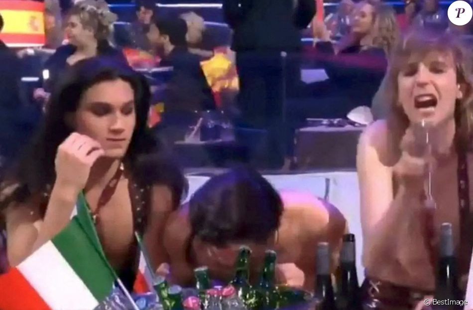 Le chanteur italien Damiano David, du groupe de rock italien Måneskin qui a remporté l'Eurovision, a-t-il sniffé un rail de cocaïne en direct à la télévision ?