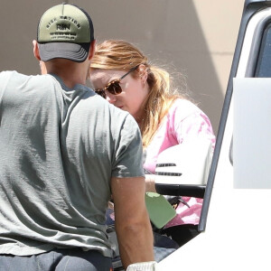 Emma Stone et son mari Dave McCary arrivent à leur cours de gym à Los Angeles, le 21 mai 2021. 