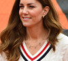 Kate Middleton, duchesse de Cambridge, joue au tennis avec les jeunes de la Lawn Tennis Association (LTA) à Édimbourg. Le 27 mai 2021.