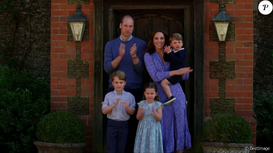 Vidéo inédite de la famille royale dévoilée lors d'un sketch avec le prince William et Stephen Fry.