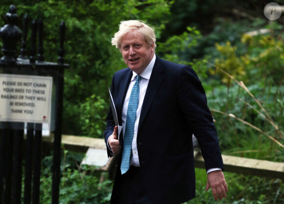 Le Premier ministre britannique Boris Johnson revient au 10 Downing Street après la conférence de presse sur la variante indienne du coronavirus à Londres, Royaume Uni, le 14 mai 2021. © Tayfun Salci/Zuma Press/Bestimage