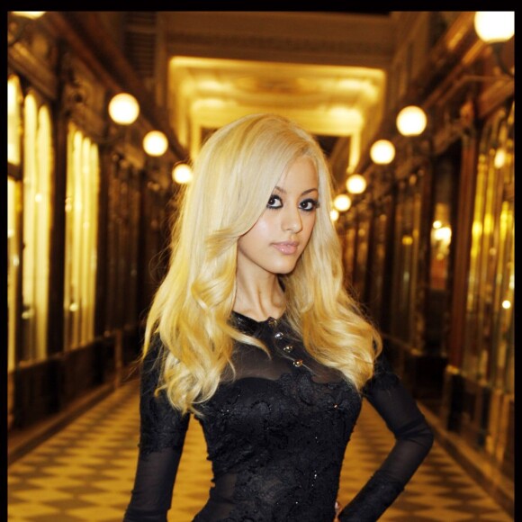 Zahia Dehar à Paris, en novembre 2011.