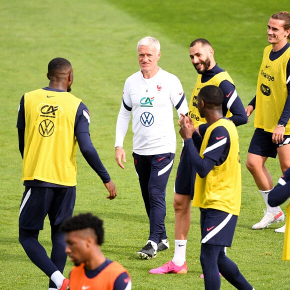 Didier Deschamps, Marcus Thuram, Karim Benzema, Antoine Griezmann, Ousmane Dembélé, Kingsley Coman et Lucas Hernandez à l'entraînement avec l'équipe de France. Clairefontaine, le 30 mai 2021. © Anthony Bibard / FEP / Panoramic / Bestimage