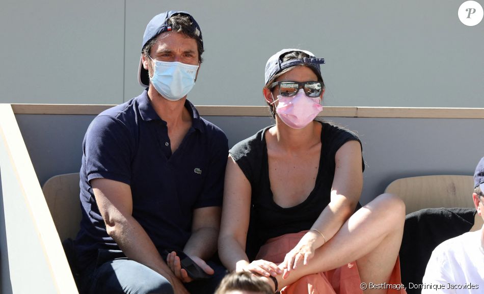 Roland Garros 2021 - Jérémie Elkaïm et Valentine Catzéflis dans les tribunes lors des internationaux de tennis à Paris le 1er juin 2021. © Dominique Jacovides / Bestimage