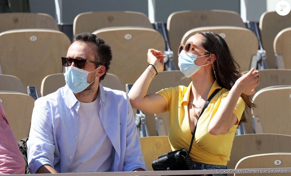 Roland Garros 2021 - Alexandre Chière (Synapson) et Tessa B (Marine Basset) dans les tribunes lors des internationaux de tennis à Paris le 1er juin 2021. © Dominique Jacovides / Bestimage