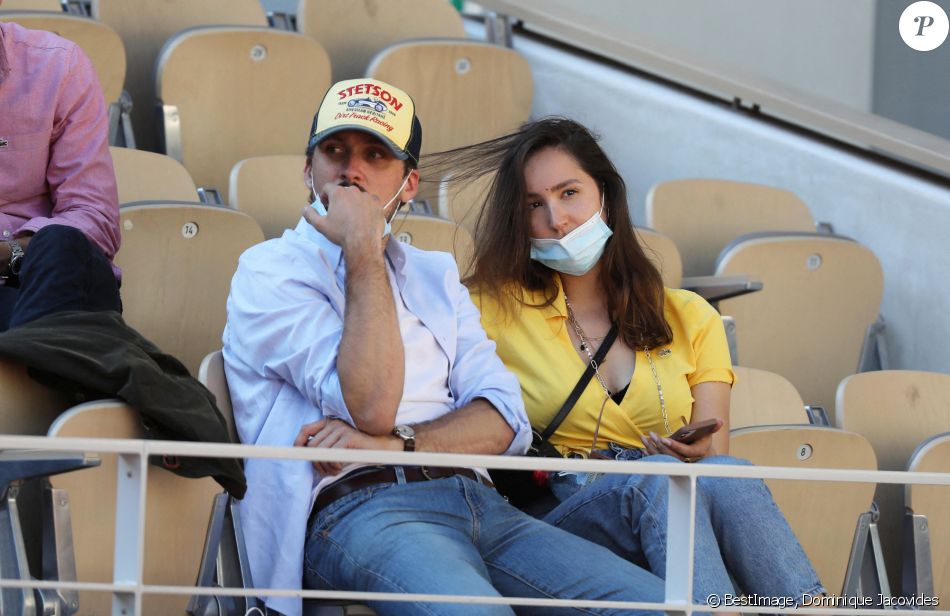 Roland Garros 2021 - Alexandre Chière (Synapson) et Tessa B (Marine Basset) dans les tribunes lors des internationaux de tennis à Paris le 1er juin 2021. © Dominique Jacovides / Bestimage
