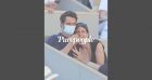 Jérémie Elkaïm très complice avec une jolie actrice à Roland Garros, les VIP attentifs