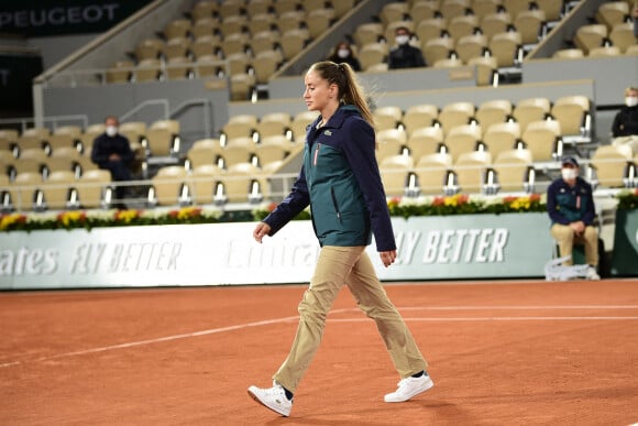 Marijana Veljovic arbitre le match opposant Fiona Ferro à Sofia Kenin lors des internationaux de France de Roland-Garros. Paris, le 5 octobre 2020. © JB Autissier / Panoramic / Bestimage